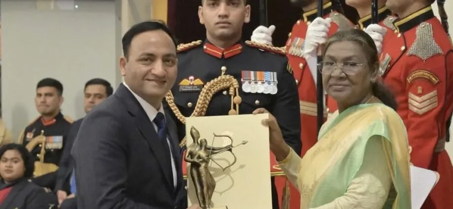 Cbb881cc 1698 47d3 9ebc F24d79ae4cc5