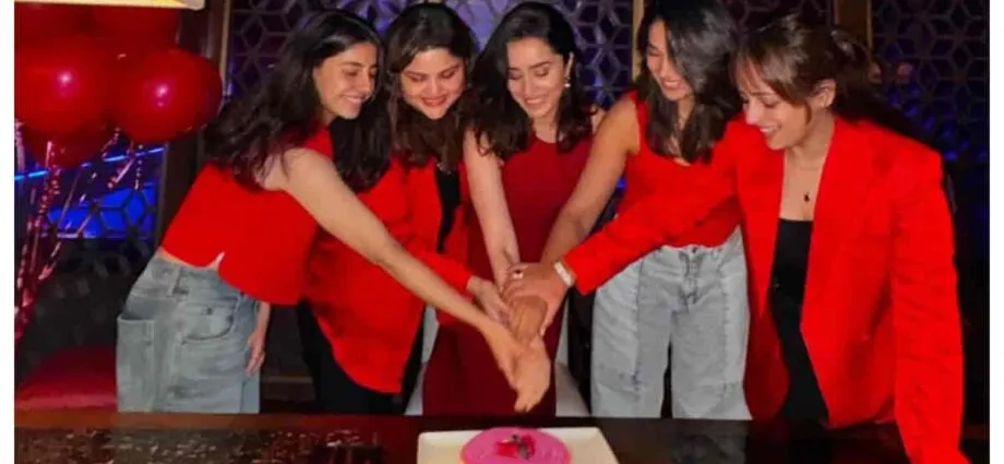 Shraddha Kapoor With Her Friends 1727077141
